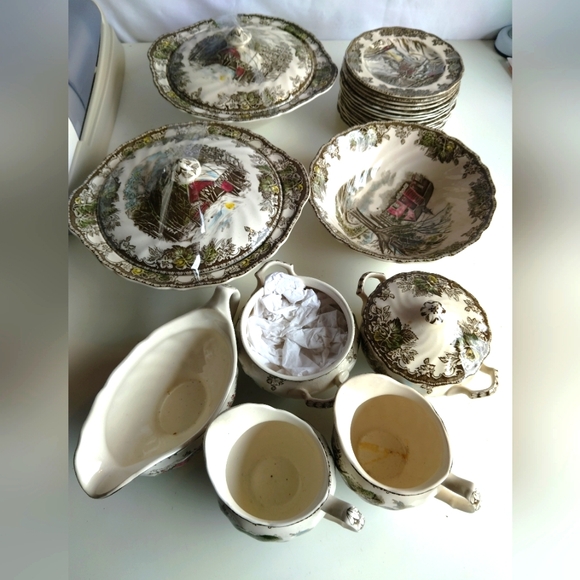 26 Vintage Scenic Dinnerware Set Made In England. - Picture 1 of 12
